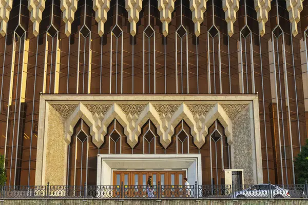 Almaty City Kazakistan 17 Mayıs 2025. Cumhuriyet Meydanı, Almaty 'deki Donanım Stüdyosu Kompleksi (ASK-2)