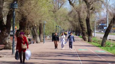 Almaty City Kazakistan 6 Nisan 2025. Almaty 'deki Abay Bulvarı