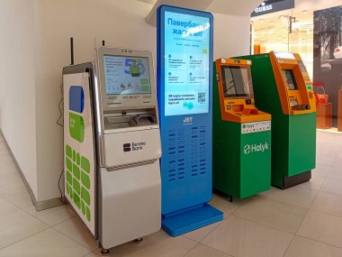 22 Ağustos Almaty Kazakistan, ATM makineleri pazarda