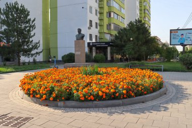 Al Farabi Bulvarı, Almaty, Kazakistan, Kazak Sovyet mimari biliminin kurucusu Mendikulov M.M. 13 Ağustos 2025 