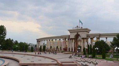 Timelapse Video, 22 Haziran 1. Başkan Parkı, Al Farabi Caddesi, Almaty Kazakistan