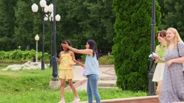 22 Haziran 1. Başkan Parkı, Al Farabi Caddesi, Almaty Kazakistan