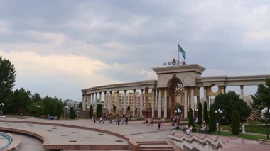 22 Haziran 1. Başkan Parkı, Al Farabi Caddesi, Almaty Kazakistan