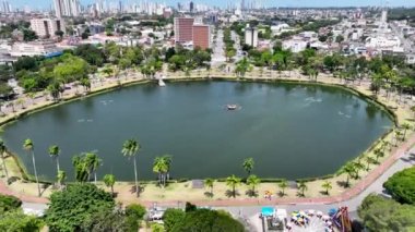 Joao Pessoa Paraiba şehir merkezinde. Joao Pessoa Brezilya şehri. Joao Pessoa Brezilya şehir merkezindeki turistik göl manzarası. Şehrin en ünlü gölü. Tropik seyahat. Seyahat arazisi.