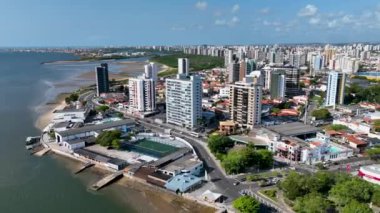 Aracaju Sergipe. Aracaju Brezilya. Brezilya 'nın Aracaju başkenti Sergipe' nin geniş şehir manzarası. Seyahat yerleri. Brezilya Kuzeydoğu. Şehir merkezindeki şehir manzarası.