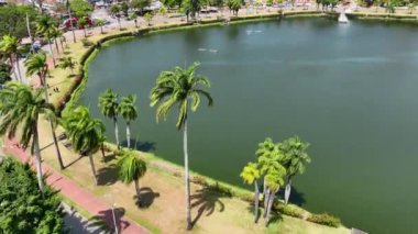 Joao Pessoa Paraiba şehir merkezinde. Joao Pessoa Brezilya şehri. Joao Pessoa Brezilya şehir merkezindeki turistik göl manzarası. Şehrin en ünlü gölü. Tropik seyahat. Seyahat arazisi.
