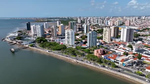 アラカジュ セルジェ ブラジルのアラカシュ ブラジルでAracaju首都セルジェの熱帯風景の広い街並みをパノラマ 旅行先 ブラジル北東部 市街地空中都市 — ストック動画