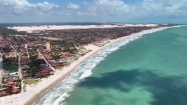 Natal 'ın başkenti Rio Grande do Norte' de plaj sahnesi. Brezilya Kuzeydoğu. Natal Rio Grande do Norte Brazil 'deki sahil manzarası. Tropik bir manzara. Sakin sahne.