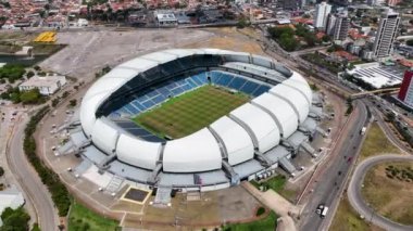 Şehir merkezindeki Dunes Arena Soccer Stadyumu 'nun panorama hava manzarası Natal Brazil. Rio Grande do Norte Eyaleti. Turizm simgesi şehir manzarası. Natal Brazil şehir merkezindeki Spor Merkezi Dunes Arena.