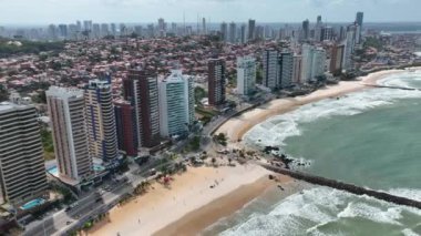 Natal 'ın başkenti Rio Grande do Norte' de plaj sahnesi. Brezilya Kuzeydoğu. Natal Rio Grande do Norte Brazil 'deki sahil manzarası. Tropik bir manzara. Sakin sahne.
