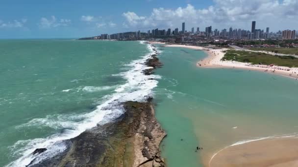北里约格朗德首府纳塔尔的自然海滩 巴西东北部 市区的城市景观和建筑背景 旅游目的地 度假景观 — 图库视频影像