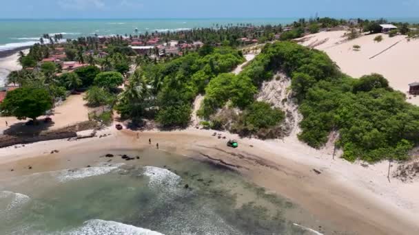 リオグランデ ノルテ州のGenipabuビーチでのカリブ海の風景 ブラジル北東部 休暇の風景 楽園の風景 グランデ ノルテのジニパブビーチ ブラジル北東部の景勝地 — ストック動画