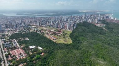 Brezilya 'nın Rio Grande do Norte eyaletindeki Natal sahil şehrinin panoramik hava manzarası. Natal Brazil şehir merkezi. Şehir manzarası Natal Rio Grande do Norte.