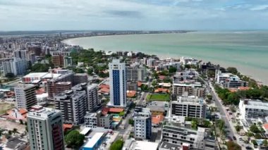 Brezilya 'nın Paraiba Eyaleti' nde Joao Pessoa şehrinin geniş bir manzarası var. Kuzeydoğu Brezilya. Şehir simgesi gökyüzü şehri. Joao Pessoa Paraiba şehir merkezinde. Şehir manzarası Joao Pessoa Brezilya.