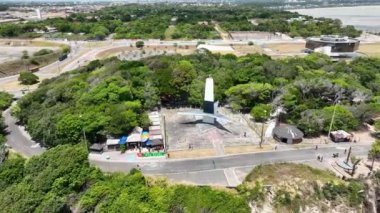 Brezilya 'nın kuzeydoğusundaki Joao Pessoa Paraiba' nın turistik deniz feneri. Joao Pessoa Brezilya. Şehrin turizm simgelerinin hava manzarası. Seyahat arazisi. Tropik seyahat. Yaz manzarası.