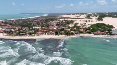 Rio Grande do Norte 'deki Genipabu Sahili' nde Karayip manzarası. Brezilya Kuzeydoğu. Tatil manzarası. Cennet manzarası. Rio Grande do Norte 'deki Genipabu Plajı. Brezilya 'nın kuzeydoğu sahili..