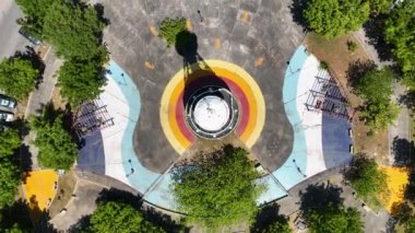 Aracaju Sergipe. Aracaju Brezilya. Brezilya 'nın Aracaju başkenti Sergipe' deki Old Lighthouse Roundabout 'un geniş şehir manzarası. Şehir merkezindeki hava kentsel deniz feneri.