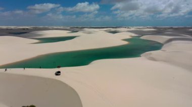 Maranhao eyaletindeki Mandacaru köyü. Lencois Maranhenses Ulusal Parkı yakınlarındaki Brezilya Northeastern 'da. Lakeshore nehir manzarası. Mandacaru Nehri manzarası. Lencois Maranhens 'in geçmişi.