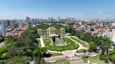 2022 yılında Sao Paulo Brezilya şehir merkezindeki ünlü Brezilya Bağımsızlık Müzesi restoratif. Şehir merkezindeki Ortaçağ Binası. Manzaralı bahçe ve şehir simgesi bina. Sao Paulo Brezilya.