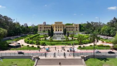 2022 yılında Sao Paulo Brezilya şehir merkezindeki ünlü Ipiranga Müzesi restorasyonuna başladı. Şehir merkezindeki Ortaçağ Binası. Manzaralı bahçe ve şehir simgesi bina. Sao Paulo Brezilya.