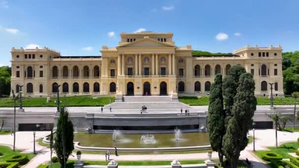 サンパウロのダウンタウンにある有名なイピランガ博物館は 2022年に修復されました ダウンタウンの中世の建物 風光明媚な庭園や都市のランドマーク的な建物 サンパウロブラジル — ストック動画