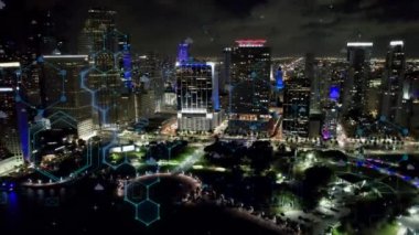 Miami Birleşik Devletleri. Fütürist siber efektli akıllı şehrin hava siber şehri. Yenilik. Nano teknoloji. Miami Birleşik Devletleri. Siber teknoloji. Bulut hesaplama. Dijital dönüşüm.