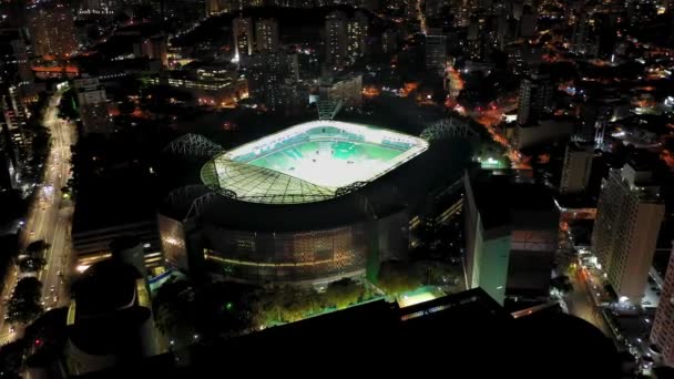サンパウロ市ブラジルのスポーツセンターの風景の夜の空中風景 サッカー競技場近くの都市景観 サッカー場だ フットボール スタジアム 競技場 — ストック動画