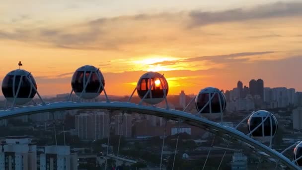 Ηλιοφάνεια Στο Σάο Πάολο Της Βραζιλίας Major Ferris Wheel Entertainment — Αρχείο Βίντεο