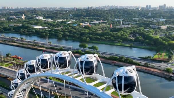 圣保罗巴西 圣保罗市中心拉丁美洲的Ferris Wheel娱乐少校 游乐园的摩天轮 娱乐场所的风景 洛沃斯别墅公园旅游业地标 — 图库视频影像