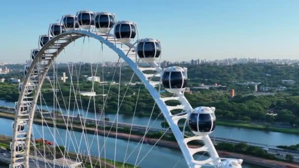 圣保罗巴西 圣保罗市中心拉丁美洲的Ferris Wheel娱乐少校 游乐园的摩天轮 娱乐场所的风景 洛沃斯别墅公园旅游业地标 — 图库视频影像