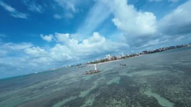 Alagoas Brezilya 'daki Maceio' da Ponta Verde Deniz Feneri. Deniz feneri manzarası. Plaj manzarası. Turizm Tarihi Yer. Seyahat güzergahı. Tropikal tatil. Alagoas Brezilya 'daki Maceio' da Ponta Verde Deniz Feneri.