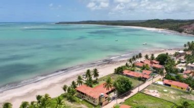 Alagoas Brezilya 'daki Japaratinga' daki Boqueirao Plajı. Turizm arazisi. Karayip arka planı. Seyahat Manzarası. Tatil Varış Yeri. Deniz Burnu Sahnesi. Boqueirao Sahili Japonya Alagoas Brezilya.