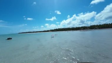 Alagoas Brezilya 'daki Maragogi' de Antunes Plajı. Turizm arazisi. Karayip arka planı. Seyahat Manzarası. Tatil Tatilleri. Deniz kenarı sahnesi. Alagoas Brezilya 'daki Maragogi' de Antunes Plajı.