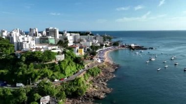 Bahia Brezilya 'daki Salvador' daki tüm Saints Körfezi. Seyahat arazisi. Şehir merkezi arka planı. Turizm sektörü. Tatil Rüyası. Çarpıcı şehir manzarası. Bahia Brezilya 'daki Salvador' daki Tüm Saints Körfezi.