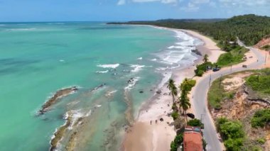 Alagoas Brezilya 'daki Japaratinga' daki Boqueirao Plajı. Turizm arazisi. Karayip arka planı. Seyahat Manzarası. Tatil Varış Yeri. Deniz Burnu Sahnesi. Boqueirao Sahili Japonya Alagoas Brezilya.