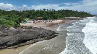 Bahia Brezilya, Itacare 'deki Tiririca Plajı. Turizm arazisi. Doğa Arkaplanı. Seyahat Manzarası. Tatil Tatilleri. Deniz kenarı sahnesi. Bahia Brezilya 'da Itacare' de Tiririca Plajı.