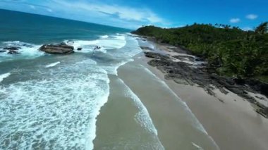 Bahia Brezilya 'daki Itacare Havizinho Plajı. Turizm arazisi. Doğa Arkaplanı. Seyahat Manzarası. Tatil Varış Yeri. Göz kamaştırıcı sahne. Bahia Brezilya 'daki Itacare' de Havizinho Plajı.