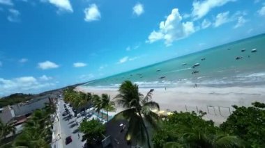 Alagoas Brezilya 'daki Maragogi' de Central Beach. Turizm arazisi. Karayip arka planı. Seyahat Manzarası. Tatil Varış Yeri. Deniz Burnu Sahnesi. Alagoas Brezilya 'daki Maragogi Merkez Plajı.