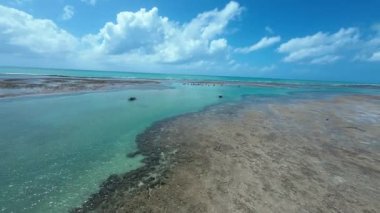 Plaj Sahnesi Sao Miguel Dos Milagres Alagoas Brezilya 'da. Mercan Resifi Körfezi Suyu. Doğa manzarası. Paradisiac Manzarası. Seyahat güzergahı. Sao Miguel Dos Milagres Alagoas.