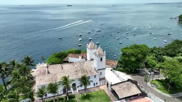 巴西巴伊亚州萨尔瓦多海岸教堂 旅游景观 市中心背景 旅游目的地 旅游目的地 令人惊叹的城市景观 巴西巴伊亚州萨尔瓦多海岸教堂 — 图库视频影像