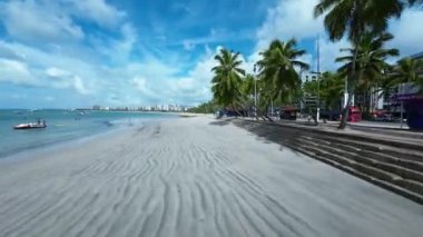 Alagoas Brezilya 'daki Maceio' da Pajucara Plajı. Plaj manzarası. Şehir peyzajı. Turizm Tarihi Yer. Seyahat belgesi. Tropikal tatiller. Alagoas Brezilya 'daki Maceio' da Pajucara Plajı.