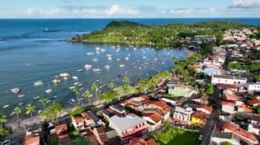 Bahia Brezilya 'daki Itacare' de Marina. Turizm arazisi. Doğa Arkaplanı. Seyahat Manzarası. Tatil Tatilleri. Deniz kenarı sahnesi. Bahia Brezilya 'daki Itacare' de Marina.
