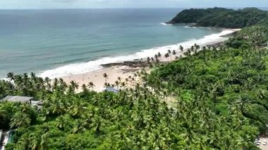 Bahia Brezilya, Itacare 'deki Tiririca Plajı. Turizm arazisi. Doğa Arkaplanı. Seyahat Manzarası. Tatil Varış Yeri. Göz kamaştırıcı sahne. Bahia Brezilya 'da Itacare' de Tiririca Plajı.