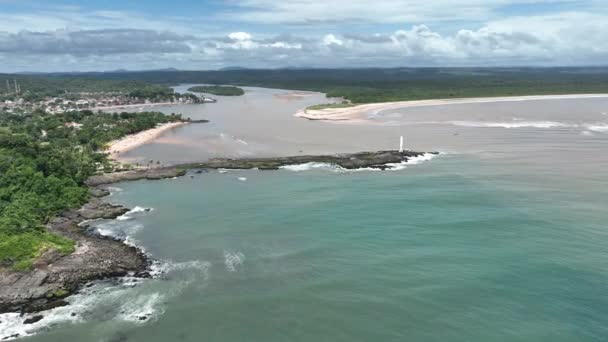 海岸都市バヒア ブラジルのItacareで 観光風景 自然背景 旅行の風景 休暇先 見事な光景だ バヒアのItacareで沿岸都市ブラジル — ストック動画