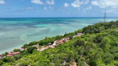 Alagoas Brezilya 'daki Japaratinga Plaj Sahnesi. Turizm arazisi. Karayip arka planı. Seyahat Manzarası. Tatil Tatilleri. Deniz kenarı sahnesi. Alagoas Brezilya 'daki Japaratinga Plaj Sahnesi.