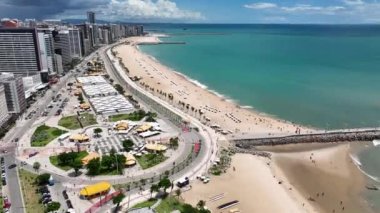 Ceara Brezilya 'daki Fortaleza' da deniz kıyısı. Şehir merkezinde. Kentsel Şehir Manzarası. Plaj manzarası. Şehir Sahnesi Sahnesi. Ceara Brezilya 'daki Fortaleza' da Deniz Kıyısı.