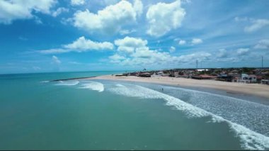 Rio Grande do Norte Brazil 'deki Galinhos Sahili' nde sahile. Sahil şeridi. Sahil Seyahati. Tatil Manzarası. Plaj şehri manzarası. Rio Grande do Norte Brazilya 'daki Galinhos Plajında Sahil manzarası.