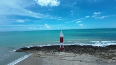 Rio Grande do Norte Brazil 'deki Galinhos Sahili Deniz Feneri. Sahil şeridi. Sahil Seyahati. Tatil Manzarası. Plaj şehri manzarası. Rio Grande do Norte Brazil 'deki Galinhos Plajındaki Sahil Feneri.