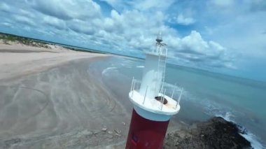 Rio Grande do Norte Brazil 'deki Galinhos' taki ünlü deniz feneri. Bay Water Sahil Hattı. Sahil Seyahati. Tatil manzarası. Plaj şehri manzarası. Rio Grande do Norte Brezilya 'daki Galinhos' taki Ünlü Deniz Feneri.
