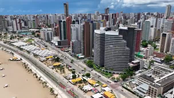 巴西塞阿拉的Fortaleza海岸大道 市中心的城市 城市景观 海滩景观 城市景风景 巴西塞阿拉福塔莱萨海岸大道 — 图库视频影像